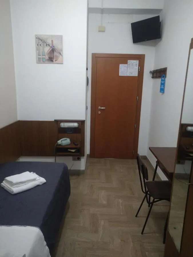 Hotel Luca Rimini 0*,  Italie